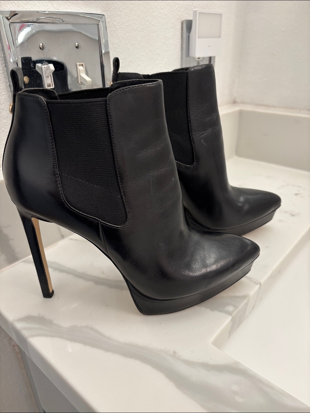 NWOT Michael Kors Black Leather Pointed-Toe Stiletto Ankle bootie Size 7.5